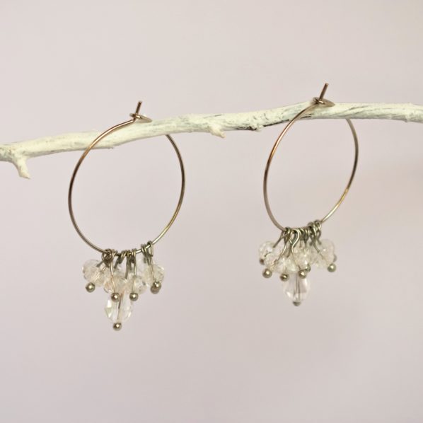 Boucles d’oreilles créoles et perles