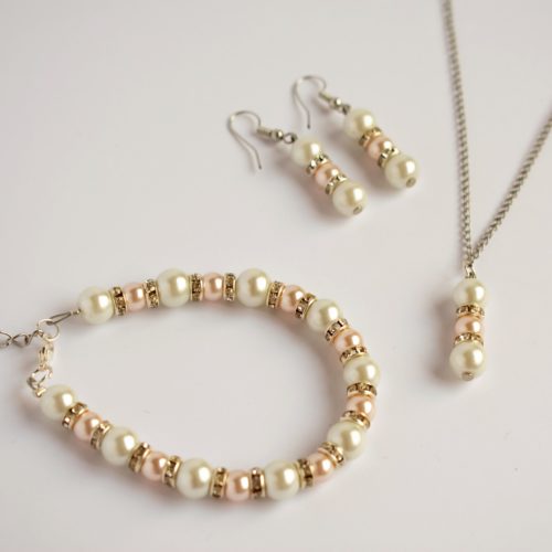 Parure en perles de verre